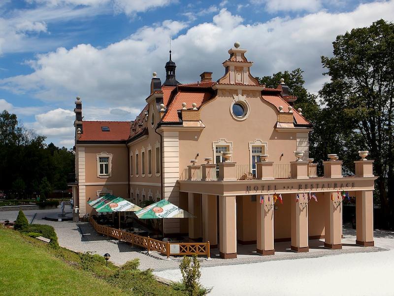 Hotel Zamek Berchtold Strančice Extérieur photo